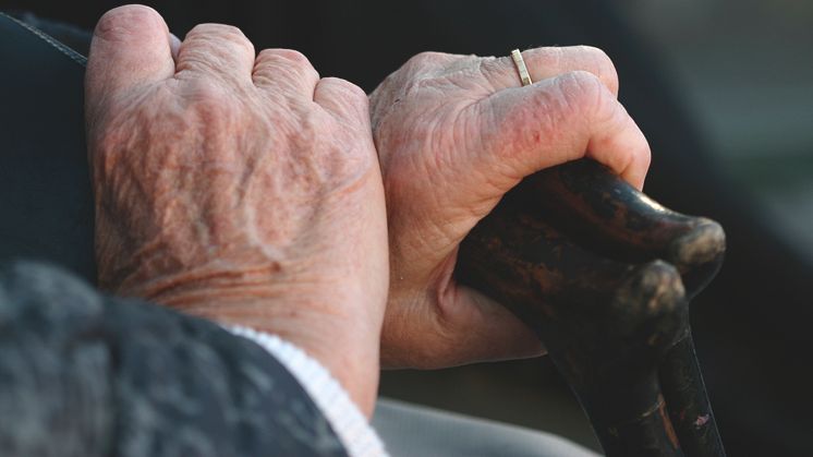 Living with dementia can be confusing and emotionally turbulent. But light therapy can help balance some of the symptoms. (Photo: Ola Ericson)