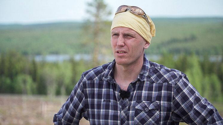 Skogsbrukaren Björn Ferry intervjuas i filmen. Foto: Sverker Johansson/Bitzer