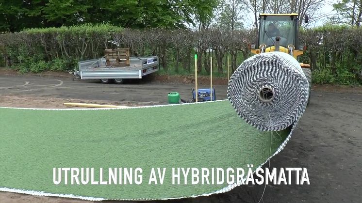 Installation av Sveriges första hybridgräsplan för fotboll
