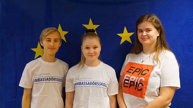Gymnasieeleverna Emil Hallqvist, Jenna Wikblad och Elin Borg deltar i en miljökonferens i Bryssel i mars.