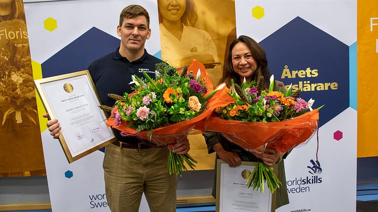 Vinnarna av Årets yrkeslärare i Skåne 2022, Andrée Danielsson (Fordon- och transportprogrammet Agnesfrids gymnasium Malmö) och Linn Piros, (Vård- och omsorgsprogrammet Consensum Gymnasium Lund).  Foto: David Lundin, Helsingborgs stad.