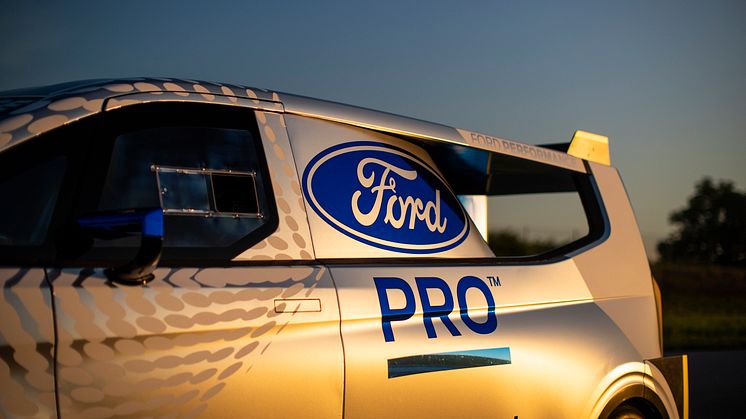 Ford Pro Electric SuperVan 2022 (39)