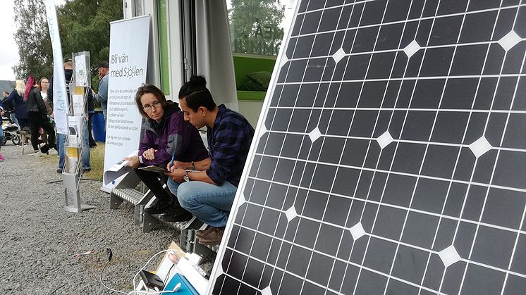 Umeå kommuns energi- och klimatrådgivning ger gratis och opartisk vägledning för den som vill installera solceller.