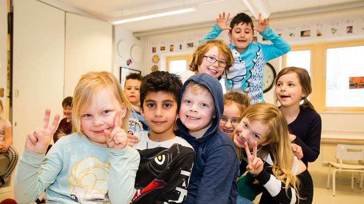 Pressinbjudan: Eleverna på Erlaskolan i Katrineholm får ekonomiskt bidrag till rymdresa