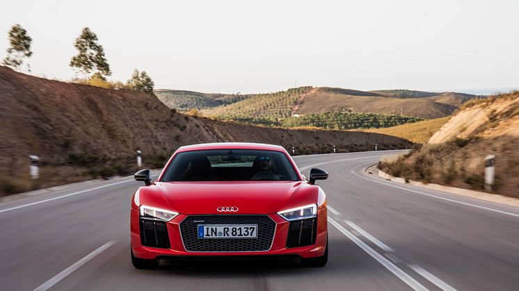 R8 Dynamite Red front
