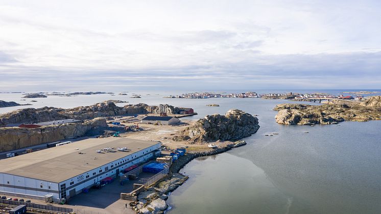 Fabriken på Tjörn har en generatoryta för solceller av  2 194,7 m². (Foto: Klädesholmen Seafood AB). 