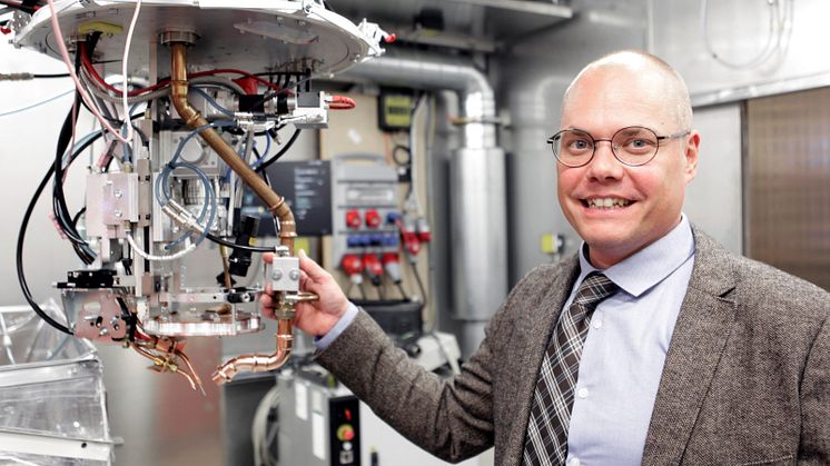 Fredrik Sikström är en av Högskolan Västs forskare som undersöker var och hur AI-teknologin kan göra bäst nytta inom verkstadsindustrin.  Foto: Andreas Borg, Högskolan Väst