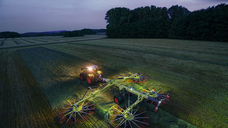 New CLAAS four-rotor swathers with working widths from 9.30 m to 15.00 m