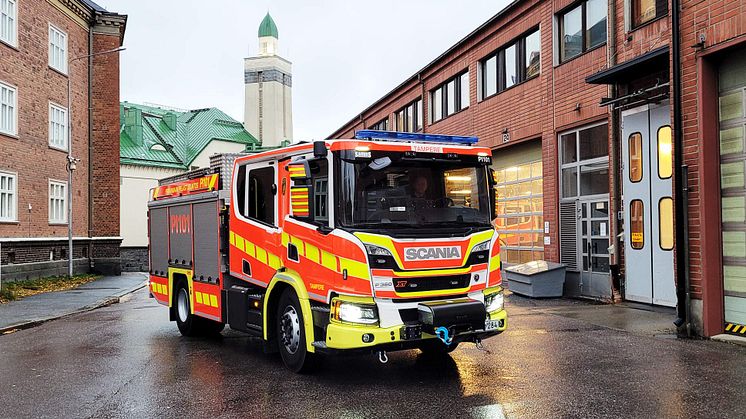 Pirkanmaan pelastuslaitoksen uusin ajoneuvo oli alueen sadas Scania-merkkinen paloauto.