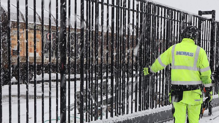 820. Så mange gange reagerede Arbejdstilsynet i 2023 på virksomheder, der ikke levede op til kravene om eftersyn af tekniske hjælpemidler. I 2019 lød tallet på 487, og stigningen bekymrer blandt andre Heras Danmark. Foto: Heras Danmark