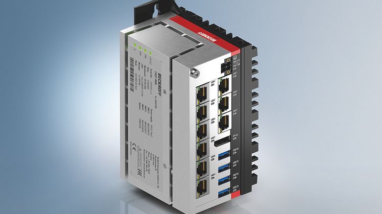 Ultra-Kompakt-Industri-PC C6027 lämpar sig med ett andra platinnivå (här med sex extra Ethernet-ports) för ett mycket brett användningsområde.