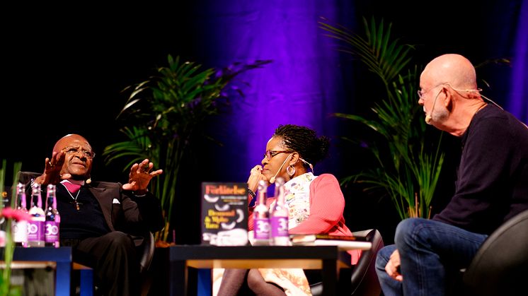 Desmond Tutu, Mpho Tutu och K G Hammar i samtal under Bokmässan 2014