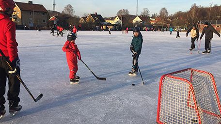 Ny kylanläggning och nya omklädningsrum till isbanan i Oskarström