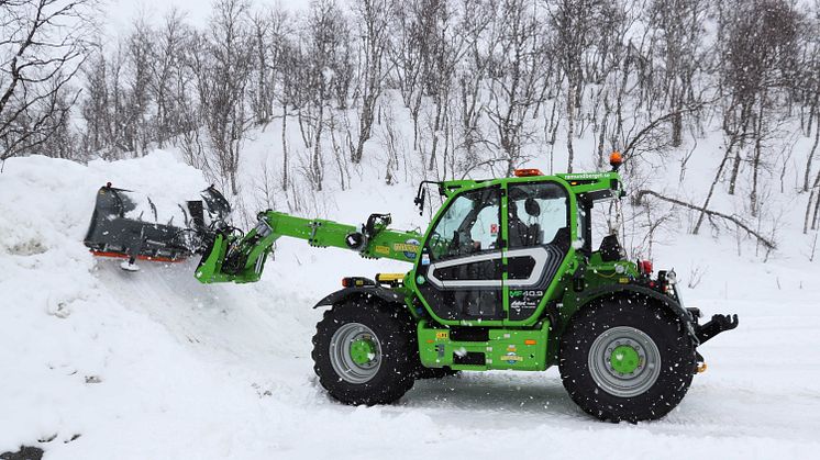 Merlo MF40.9 är en maskin som tar sig fram lika smidigt sommar som vinter.