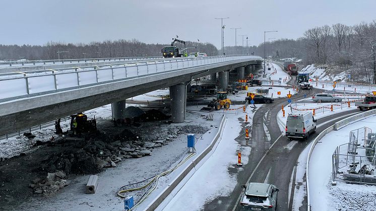 Bron i Björlandamotet öppnar för trafik