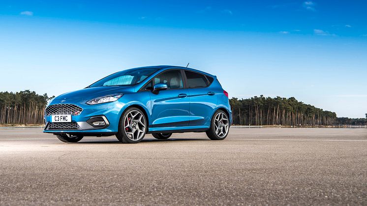 FORD_2018_FIESTA_ST_5door_17