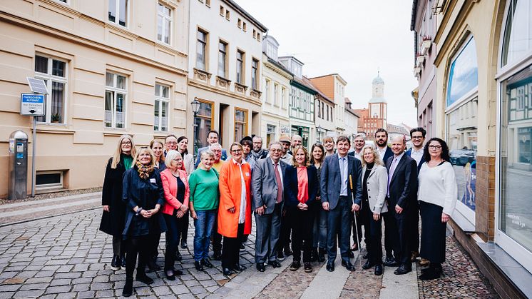 Auftaktveranstaltung des Digital-Kompasses mit Bundesverbraucherschutzministerin Steffi Lemke und Vertretenden der Beteiligten Institutionen.  Foto: BMUV/Christoph Wehrer