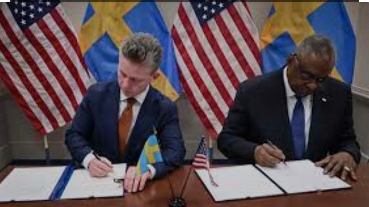 DCA avtalet undertecknades av Sveriges försvarsminister Pål Jonson i USA den 5:e december 2023
