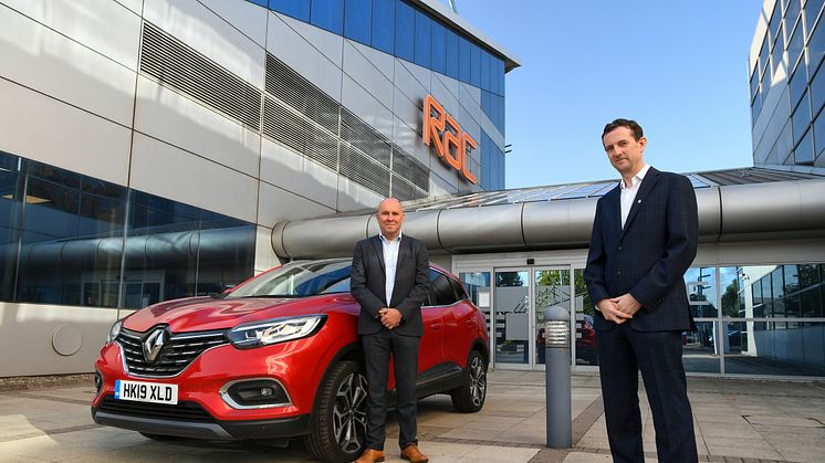 RAC business roadside managing director Phil Ryan (L) with Groupe Renault head of customer support Mark Thomason (R)