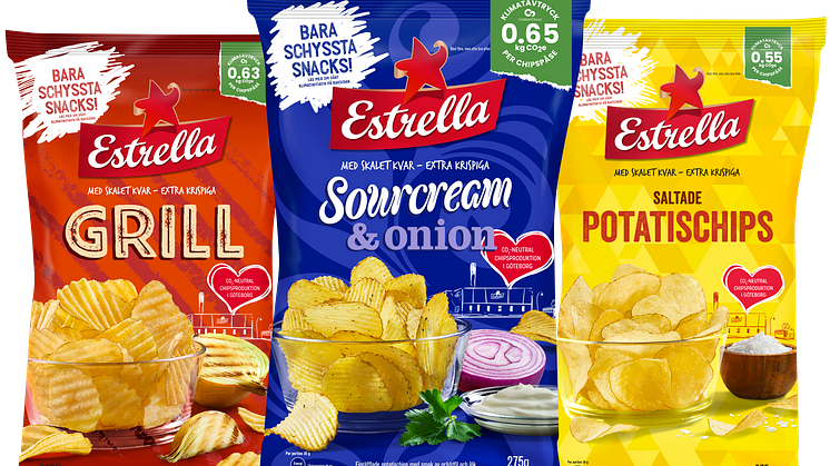 Grillchips, Saltade och Sourcream & Onion 275g från Estrella får under en period klimatavtrycket direkt på påsen, 2021.