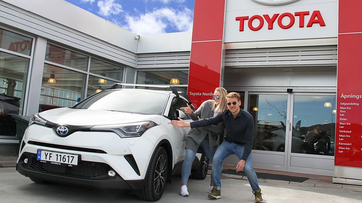 Marianne Sæther og Christoffer Heim sikret seg nye Toyota C-HR