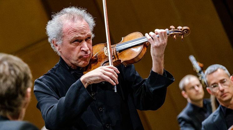 Dirigenten och violinisten Kolja Blacher. Foto: Lia Jacobi.