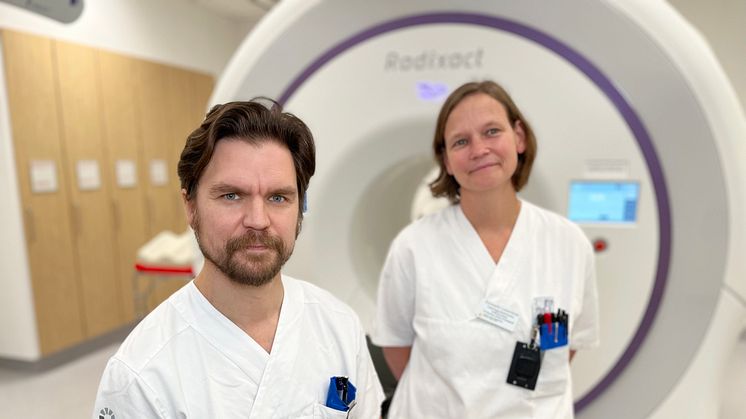 André Änghede Haraldsson, sjukhusfysiker och Petronella Lannerheim, onkologisjuksköterska är två av krafterna bakom införandet av den ny stråltekniken. 