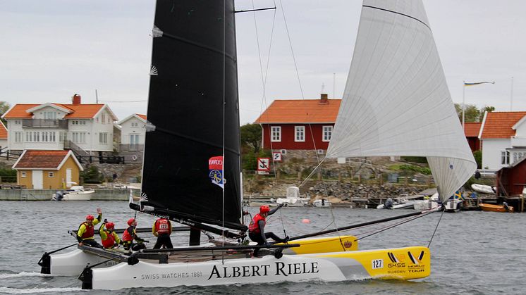 Håkan Svensson från Cape Crow Yacht Club  satte nytt hastighetsrekord runt Tjörn med sin M32. Foto Per-Magnus Bäckman