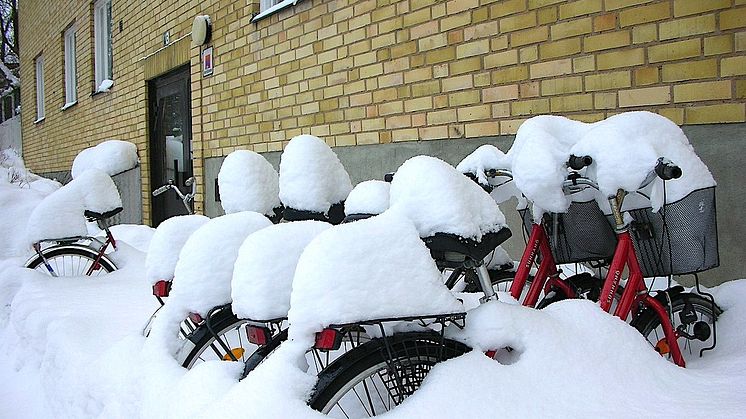 Oskyddade och insnöade cyklar inspirerade Dooman Teknik till ny modell av Cykelgarage.