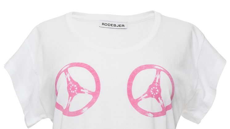 Auktion för Bröstcancerfonden – Ahlgrens bilar och Rodebjer auktionerar ut specialdesignad t-shirt. 