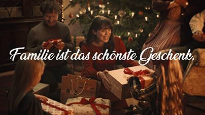 Zum Fest der Familie belebt McDonald’s Deutschland die Tradition der Weihnachtsgurke wieder