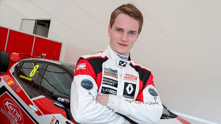 Finländaren Ilmari Korpivaara kör Renault Clio Cup på hemmaplan i helgen. Foto: Tony Welam/STCC