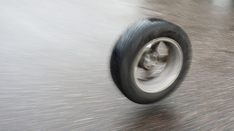 Tappade hjul på personbilar innebär en risk för att människor skadas och leder ofta till kostsamma skador på fordonen.