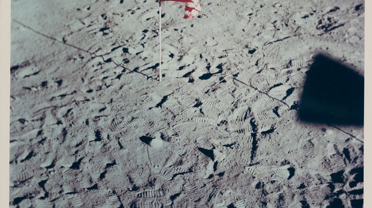 Cover of LIFE. the American flag on the Moon.jpg