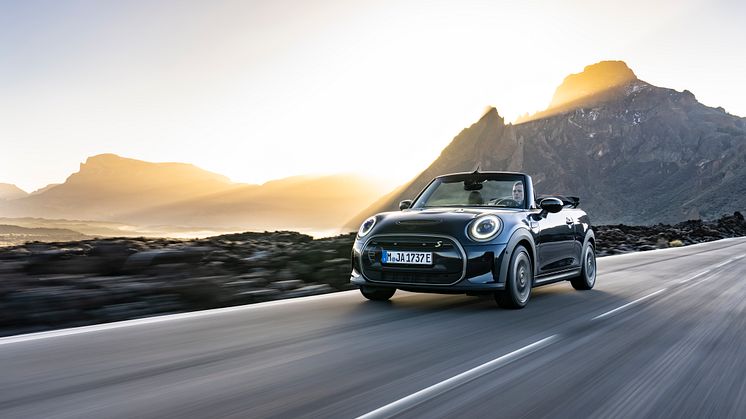 Nye MINI Cooper SE Cabriolet: Elektrisk sjarmør under åpen himmel