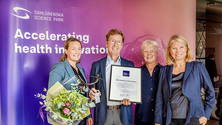 Photo: Ceremony at Park Annual on 7 Oct 2021. From the left: Charlotta Gummeson, CEO, Sahlgrenska SP, Anders Hyltander, Surgical Science, Anna-Carin Olin, PExA, Marianne Dicander Alexandersson, Chairman of the Board, Sahlgrenska SP