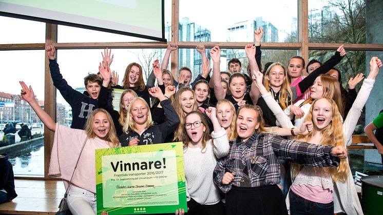 Klass åtta från Friskolan i Kärna fick skrika ut sitt segervrål. Deras innovativa transportsystem Switch tog hem förstapriset i tävlingen. För det tilldelas de 10 000 kronor till klasskassan och en övernattning i hajtunneln på Universeum. 