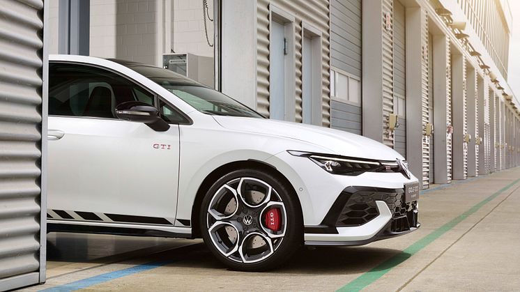 Nya Golf GTI Clubsport (bilden), Golf R och Golf Sportscombi R är nu möjliga att beställa..jpg