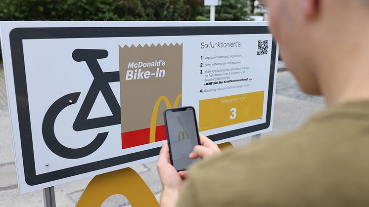 Bike-In - McDonald’s Deutschland erfüllt Gästewunsch und eröffnet McDrive für Fahrradfahrer
