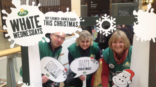 ​Arla Farmer Owners Spread Christmas Cheer and Thank People for Their Support