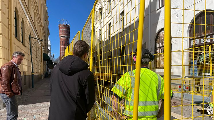 Robert Dahlström och Anton Johansson, Kalmar kommun vid Västra Vallgatan, den första av sex platser som ska få höj- och sänkbara fordonshinder.