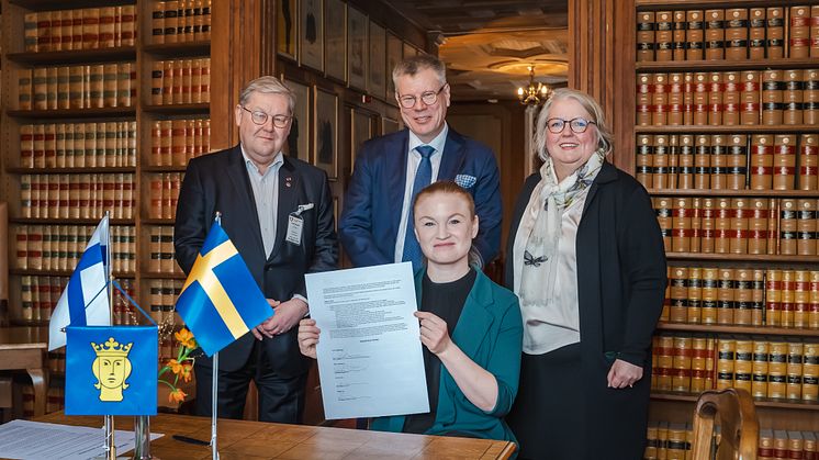 MoU:t signerat. Fr vä: Jan Hanses vd Viking Line, Jan Söderholm vd Åbo Hamn, Clara Lindblom (V) ansvarigt borgarråd Stockholms Hamnar och Magdalena Bosson, vd Stockholms Hamnar. Foto: Stockholms Hamnar/Joacim Clarin 