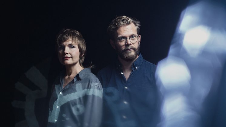  Anders Teglund och konstnären Sara Granér och pianisten Anders Teglund ger konserten Vissa somnar helt, och det får man.