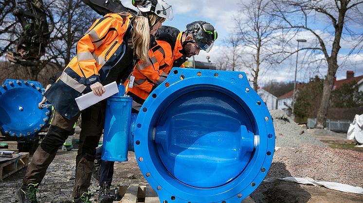 Helgen 19-20 juni installerar Kretslopp och vatten en ny vattenledning. Under tiden distribueras dricksvattnet via magasin, men om vattenkonsumtionen blir för stor kan det bli brist. 