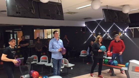 Fullt tryck på bowlingen.