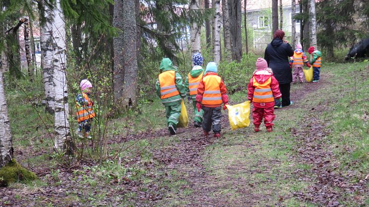 Förskolan Uven vann pris för deltagande i skräpplockardagarna