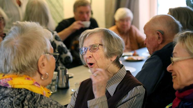 Uppsluppen invigning av trygghetsboendet på Bankogatan