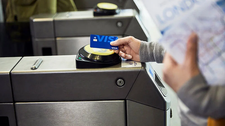 Trasporto pubblico: il 95% degli italiani ritiene che la mobilità possa beneficiare dei pagamenti contactless