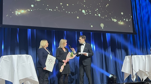 Norwegian receiving the award for best domestic in Sweden