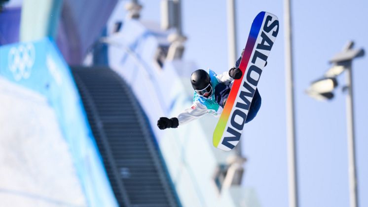 Sven Thorgren under OS-finalen i big air. Foto: Maxim Thore/Bildbyrån.